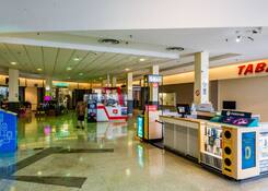 
                                	        Centre Commercial Cote St Luc
                                    