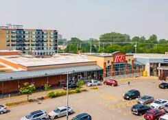 
                                	        Centre Commercial Cote St Luc
                                    