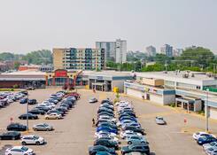 
                                	        Centre Commercial Cote St Luc
                                    