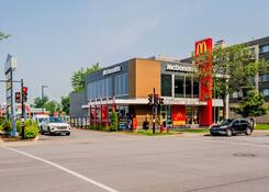 
                                	        Centre Commercial Cote St Luc
                                    