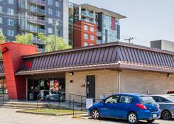
                                	        Place Provencher
                                    