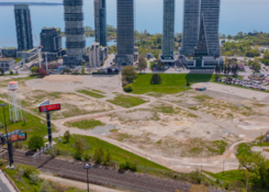 
                                	        2150 Lakeshore Blvd: 2150 Lake Shore Slider 1
                                    